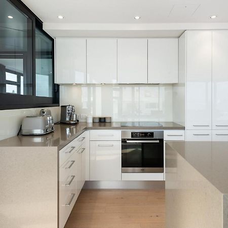Superb Elevated Views Of Harbour With Heated Pool, Gym & Parking Apartment Mount Maunganui Bagian luar foto