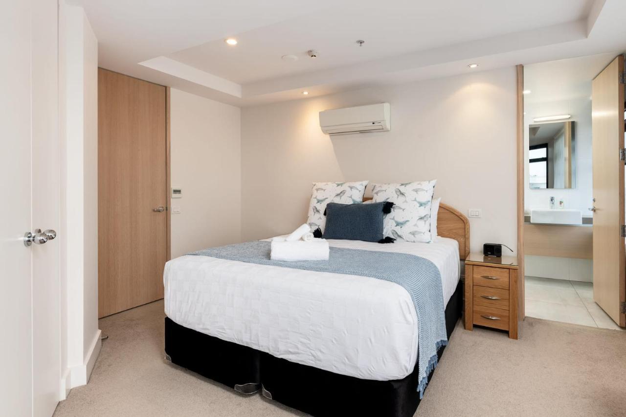 Superb Elevated Views Of Harbour With Heated Pool, Gym & Parking Apartment Mount Maunganui Bagian luar foto