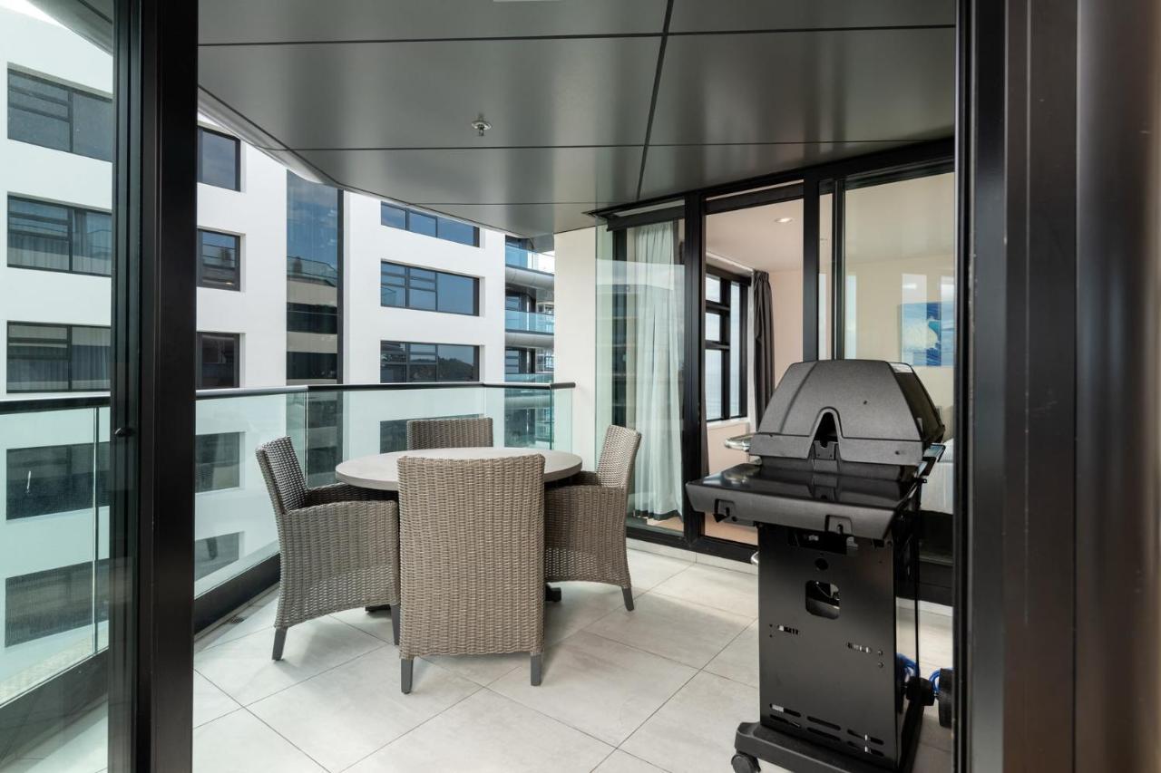 Superb Elevated Views Of Harbour With Heated Pool, Gym & Parking Apartment Mount Maunganui Bagian luar foto