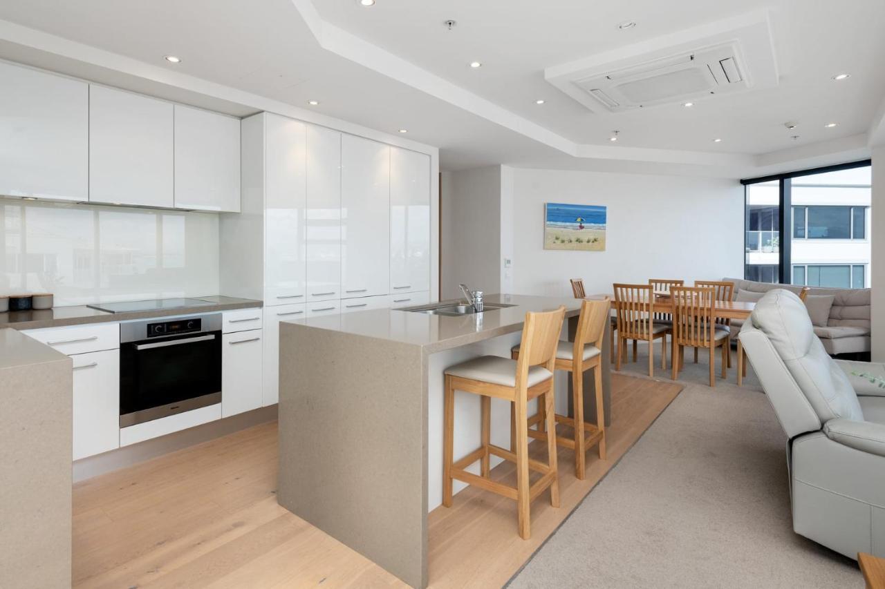 Superb Elevated Views Of Harbour With Heated Pool, Gym & Parking Apartment Mount Maunganui Bagian luar foto