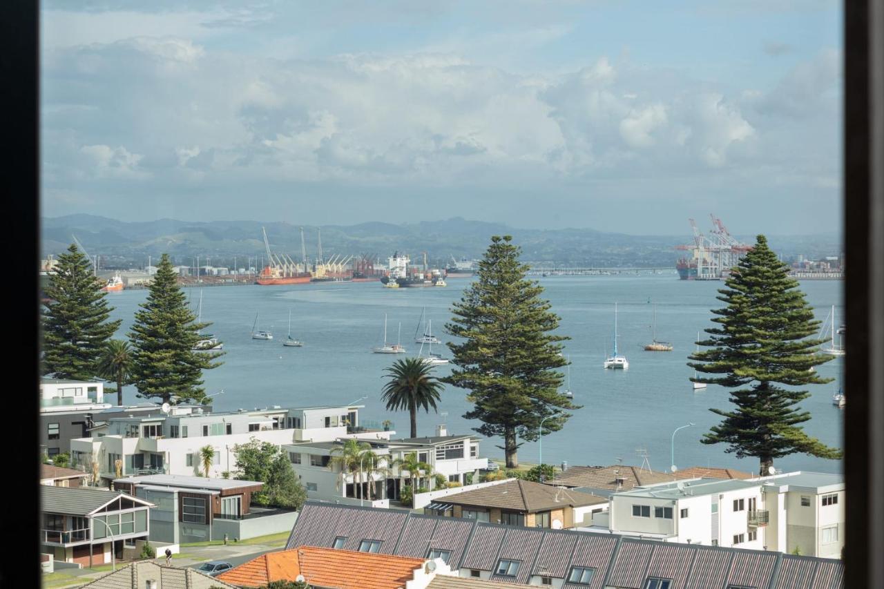 Superb Elevated Views Of Harbour With Heated Pool, Gym & Parking Apartment Mount Maunganui Bagian luar foto