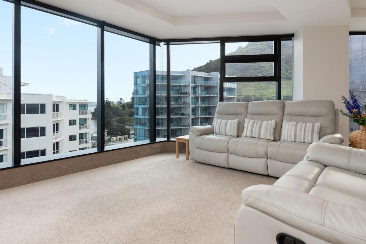 Superb Elevated Views Of Harbour With Heated Pool, Gym & Parking Apartment Mount Maunganui Bagian luar foto