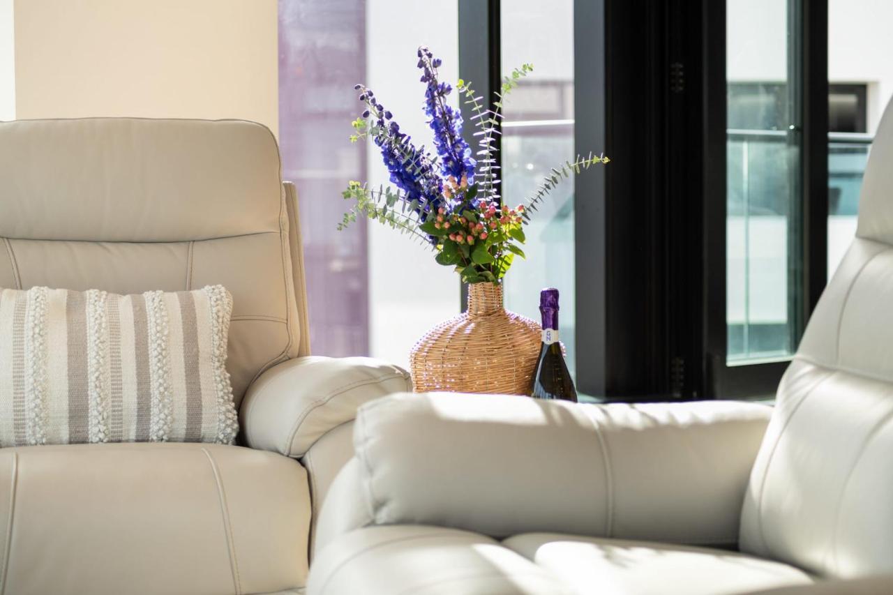 Superb Elevated Views Of Harbour With Heated Pool, Gym & Parking Apartment Mount Maunganui Bagian luar foto