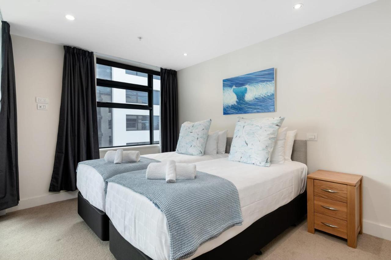 Superb Elevated Views Of Harbour With Heated Pool, Gym & Parking Apartment Mount Maunganui Bagian luar foto