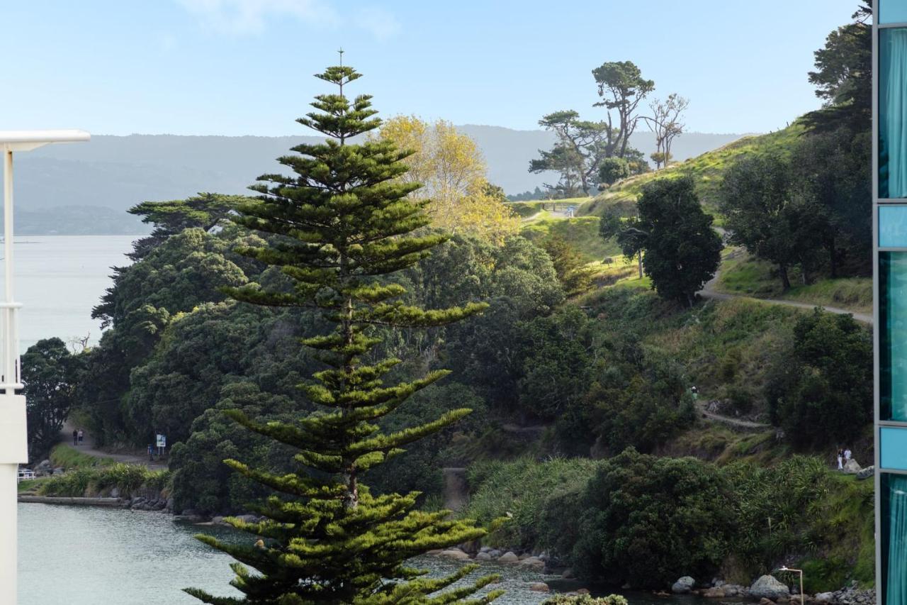 Superb Elevated Views Of Harbour With Heated Pool, Gym & Parking Apartment Mount Maunganui Bagian luar foto