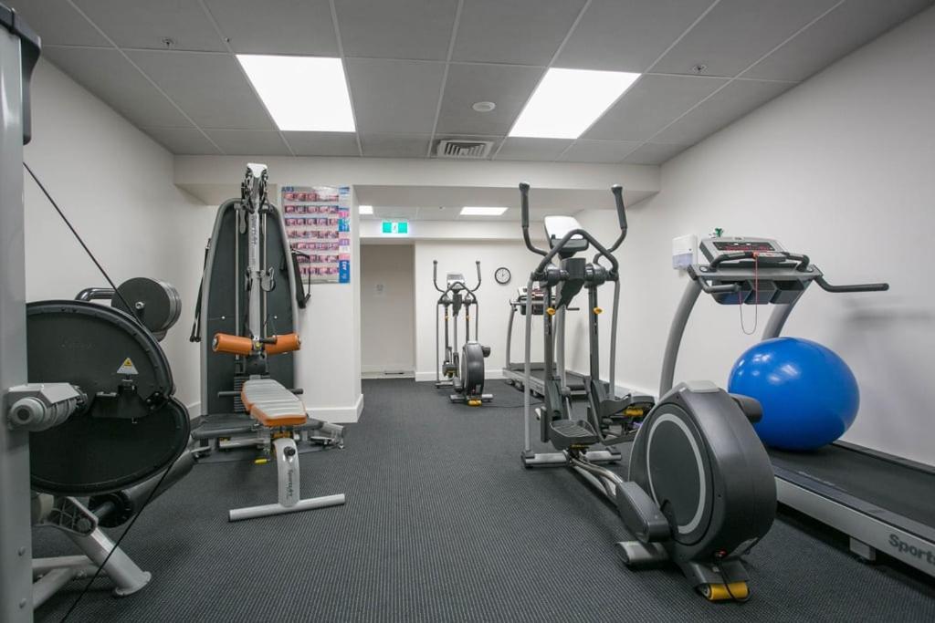 Superb Elevated Views Of Harbour With Heated Pool, Gym & Parking Apartment Mount Maunganui Bagian luar foto