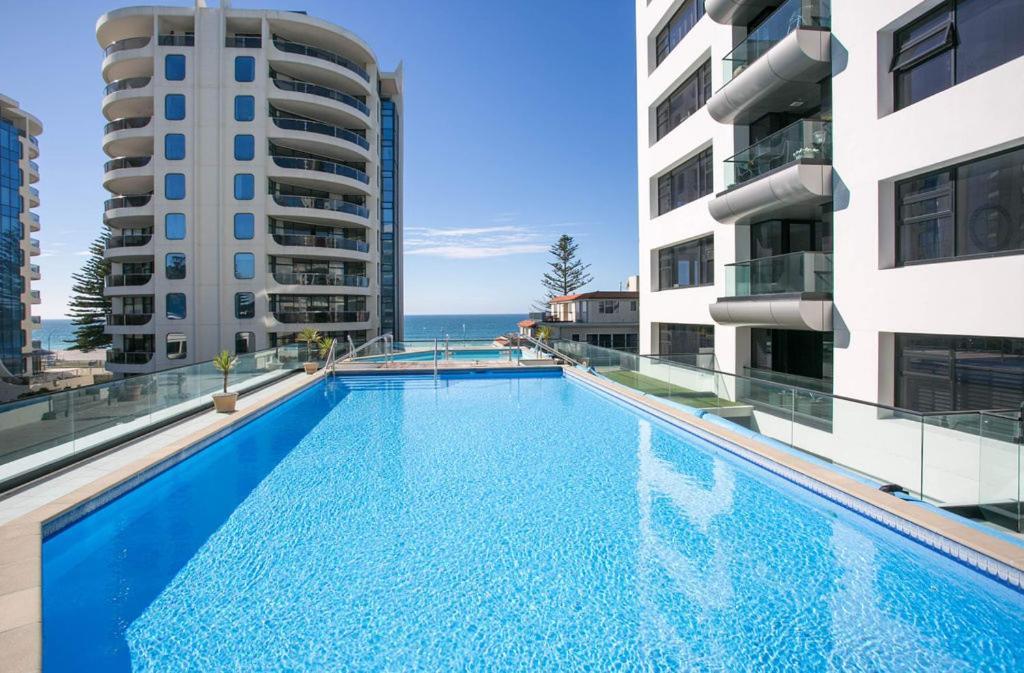 Superb Elevated Views Of Harbour With Heated Pool, Gym & Parking Apartment Mount Maunganui Bagian luar foto