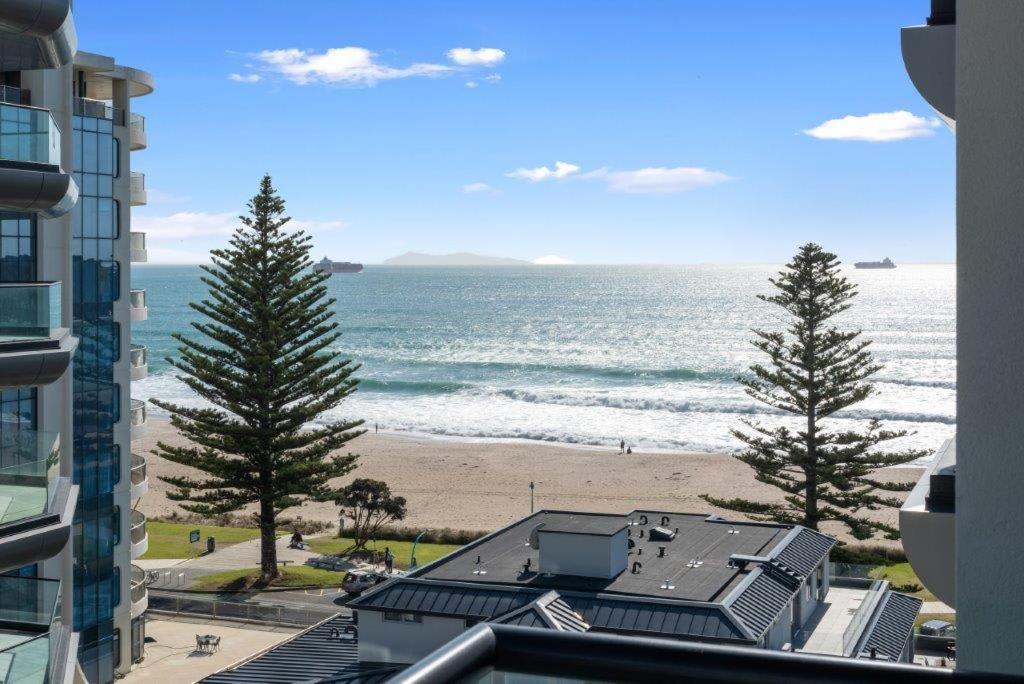 Superb Elevated Views Of Harbour With Heated Pool, Gym & Parking Apartment Mount Maunganui Bagian luar foto